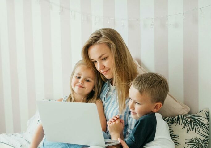 pexels-ivan-samkov-4784014